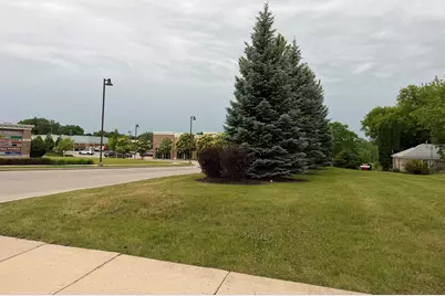 W140N5683  Lilly Rd, Menomonee Falls, WI 53051 - Photo 2