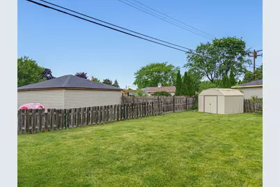 N89W15350  Cleveland Ave, Menomonee Falls, WI 53051 - Photo 24