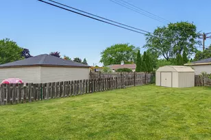 N89W15350 Cleveland Ave, Menomonee Falls, WI 53051 - Photo 24