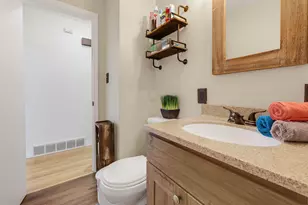 N89W15350 Cleveland Ave, Menomonee Falls, WI 53051 - Photo 18