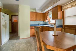 11634 W Dearbourn Ave, Wauwatosa, WI 53226 - Photo 26