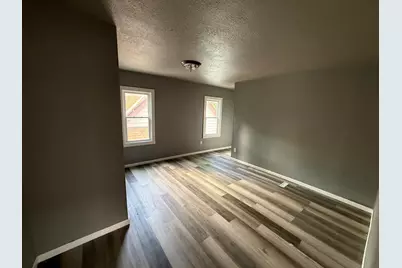 1323 S 37th St, Milwaukee, WI 53215 - Photo 14