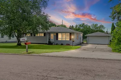 734  Juline Way, Onalaska, WI 54650 - Photo 2