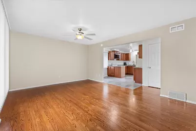 6902  Brian Dr, Racine, WI 53402 - Photo 4