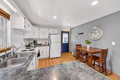 608 W Capitol Dr, Hartland, WI 53029 - Photo 8