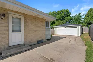 W148N8416 Albert Pl, Menomonee Falls, WI 53051 - Photo 30
