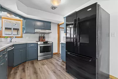 W148N8416  Albert Pl, Menomonee Falls, WI 53051 - Photo 8