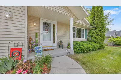 122  Foxglove Ln, Sheboygan Falls, WI 53085 - Photo 4