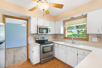 4514  Ridgecrest Dr, Racine, WI 53403 - Photo 8