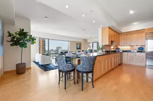 923 E Kilbourn Ave, Milwaukee, WI 53202 - Photo 14