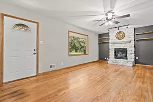 N64W14161 Lincoln Ln, Menomonee Falls, WI 53051 - Photo 2