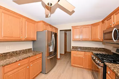 N57W24093 N Sycamore Cir, Sussex, WI 53089 - Photo 10