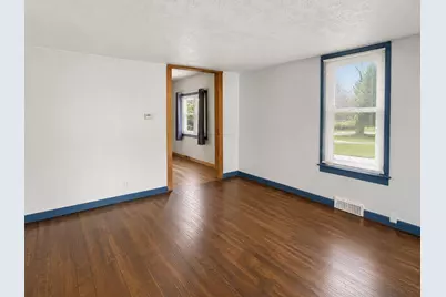 1325 S 11th St, Sheboygan, WI 53081 - Photo 6