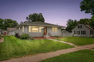 512 1st St, La Crescent, MN 55947 - Photo 1
