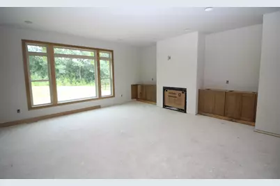 1302 W Kiddle Ln, Racine, WI 53182 - Photo 4