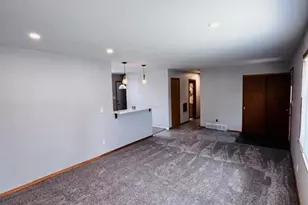 N92W17274 Forest Dr, Menomonee Falls, WI 53051 - Photo 10