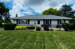 N92W17274 Forest Dr, Menomonee Falls, WI 53051 - Photo 2