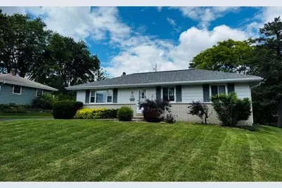 N92W17274  Forest Dr, Menomonee Falls, WI 53051 - Photo 4