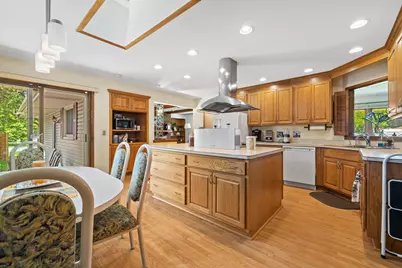 5442  Gallant Fox Ln, Racine, WI 53402 - Photo 12