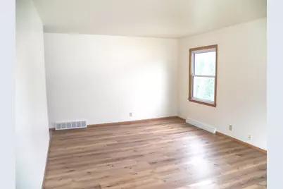 3609  Meadow Ln, Manitowoc, WI 54220 - Photo 2