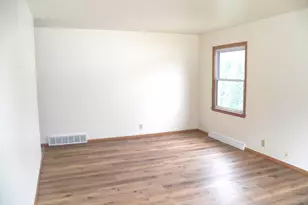 3609 Meadow Ln, Manitowoc, WI 54220 - Photo 2