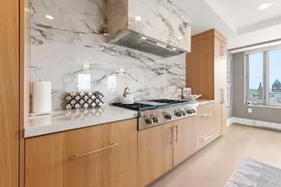 923 E Kilbourn Ave, Milwaukee, WI 53202 - Photo 12