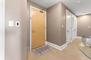 923 E Kilbourn Ave, Milwaukee, WI 53202 - Photo 8