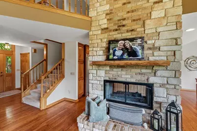 960 S Wayfare Trl, Summit, WI 53066 - Photo 4