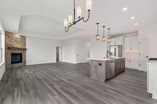 W251N2399 Valleyview Cir, Pewaukee, WI 53072 - Photo 8