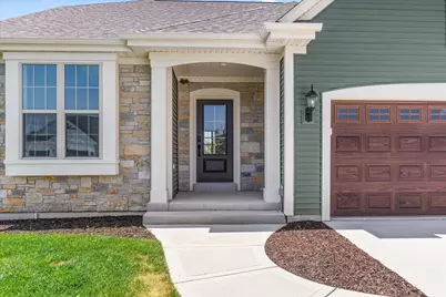 W251N2399  Valleyview Cir, Pewaukee, WI 53072 - Photo 2