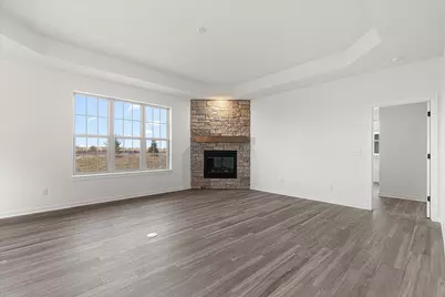 W251N2399  Valleyview Cir, Pewaukee, WI 53072 - Photo 8