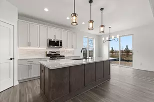W251N2399 Valleyview Cir, Pewaukee, WI 53072 - Photo 6