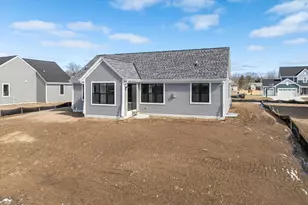 W251N2413 Valleyview Cir, Pewaukee, WI 53072 - Photo 24