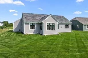 W251N2413 Valleyview Cir, Pewaukee, WI 53072 - Photo 28