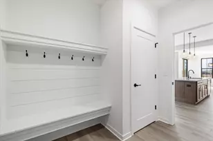 W251N2413 Valleyview Cir, Pewaukee, WI 53072 - Photo 22