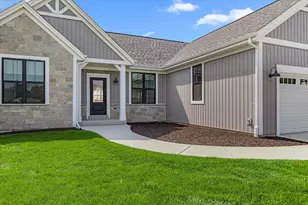 W251N2413 Valleyview Cir, Pewaukee, WI 53072 - Photo 2