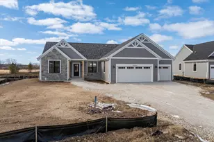W251N2413 Valleyview Cir, Pewaukee, WI 53072 - Photo 1