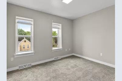 818 N 6th St, Manitowoc, WI 54220 - Photo 18