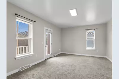 818 N 6th St, Manitowoc, WI 54220 - Photo 12