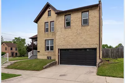818 N 6th St, Manitowoc, WI 54220 - Photo 26