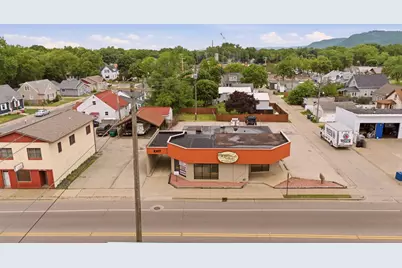 1817  Jackson St, La Crosse, WI 54601 - Photo 2