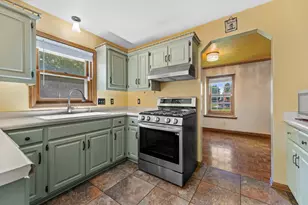 W143N10771 Wooded Hills Dr, Germantown, WI 53022 - Photo 6