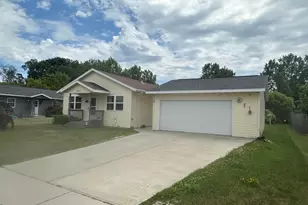 1911 Flambeau St, Manitowoc, WI 54220 - Photo 2