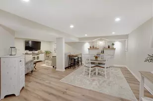 N30W23511 Greenfield Ct, Pewaukee, WI 53072 - Photo 22
