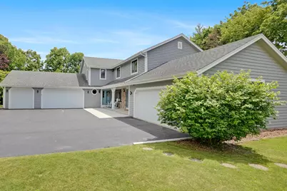 N30W23511  Greenfield Ct, Pewaukee, WI 53072 - Photo 2