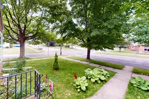 2402 S 9th St, Manitowoc, WI 54220 - Photo 28