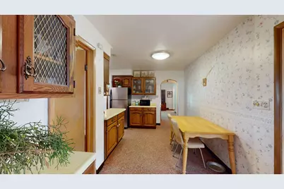 2402 S 9th St, Manitowoc, WI 54220 - Photo 12