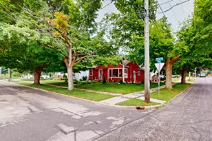 2402 S 9th St, Manitowoc, WI 54220 - Photo 20