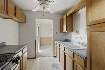 10156 W Kiehnau Ave, Milwaukee, WI 53224 - Photo 8