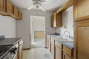 10156 W Kiehnau Ave, Milwaukee, WI 53224 - Photo 8